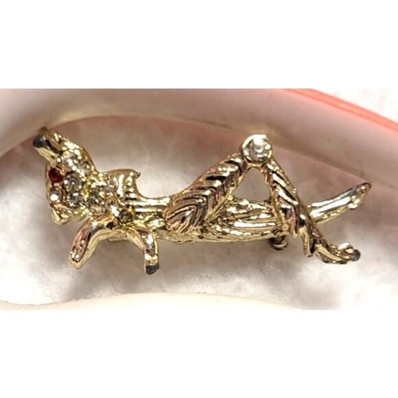 Vtg Grasshopper Locust Insect Bug Pin Brooch Red Rhinestone Eye Goldtone 1.5" - Picture 2 of 6